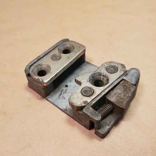 NOS Jaguar XJ6 Daimler Sovereign Series 1 Left Rear Door Lock Striker Plate - Picture 3 of 11