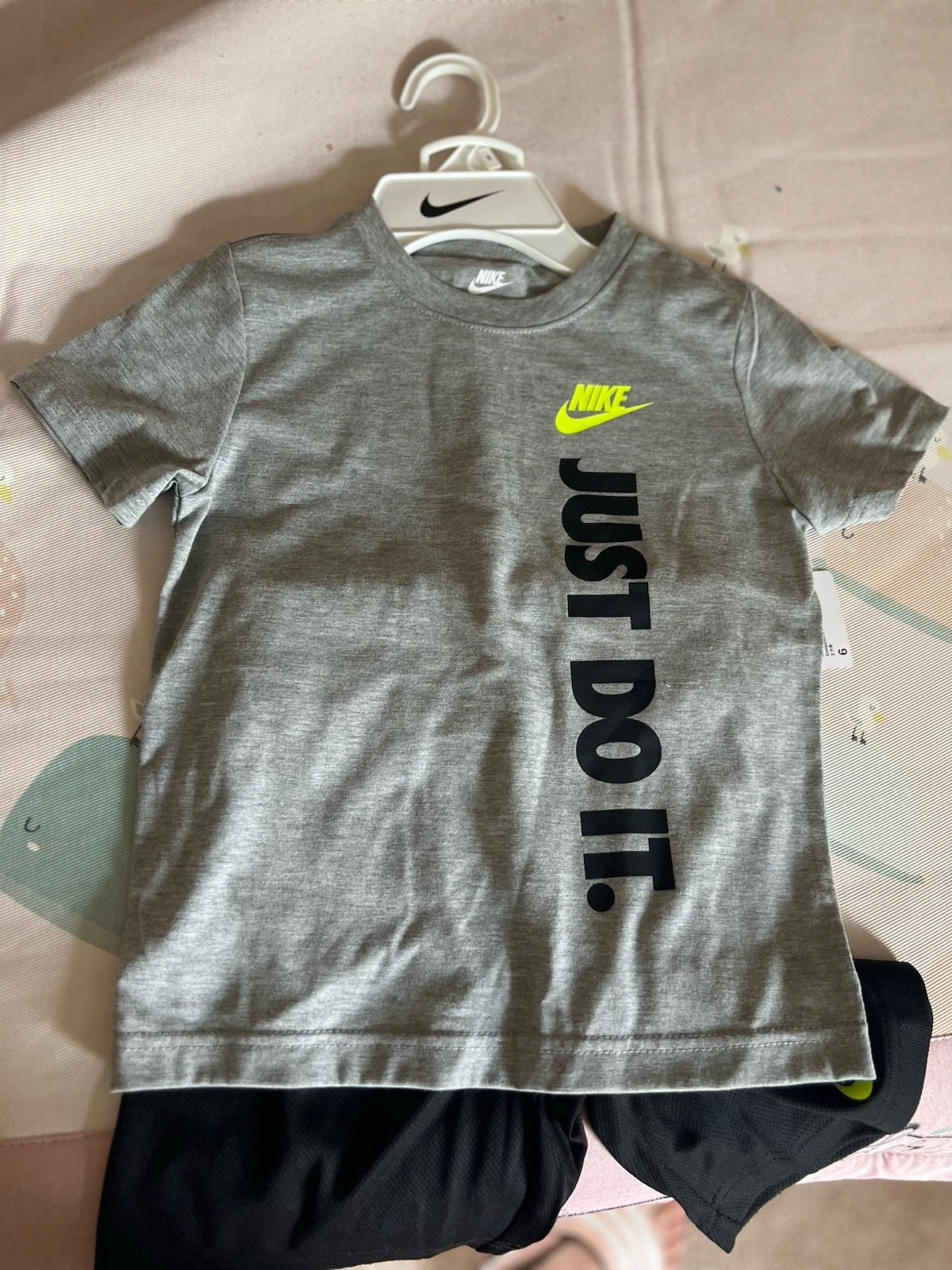 Nike Boy`s Dri-Fit T-Shirt & Shorts 2 Piece Set NWT Boys Size 6 Grey Black