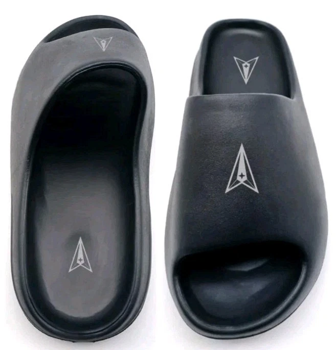 SPACE FORCE Yeezy Slides Donna Taglia 8 Nero con Logo Argento Edizione Limitata