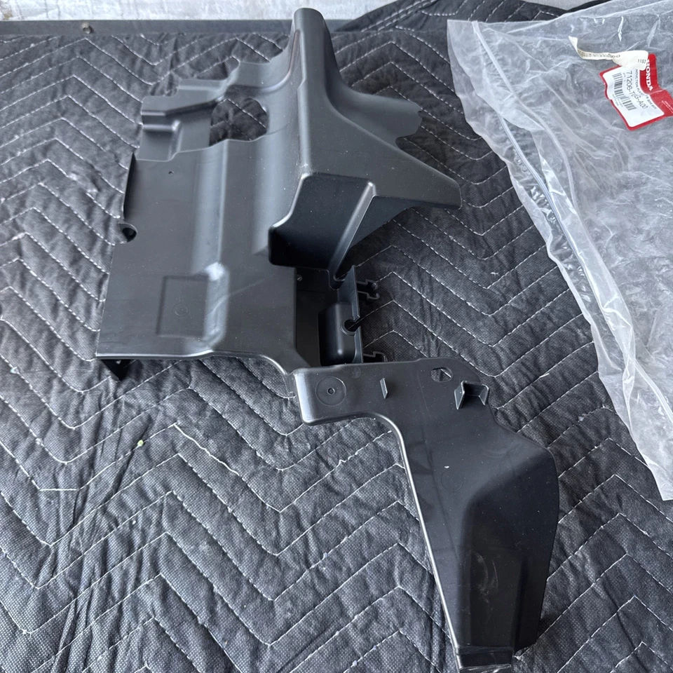 Подлинная индукционная пластина переднего бампера Honda L 71206-TGG-A00 - Изображение 2 из 3