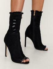 Botines de mezclilla de Secret, negros elásticos desgastados 4,5" tacón de aguja, talla 8
