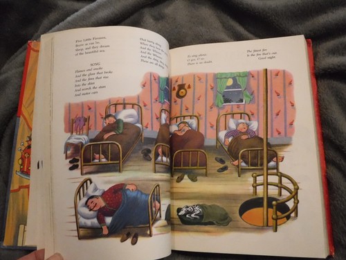 TIBOR GERGELYS GREAT BIG BOOK OF BEDTIME STORIES - GOLDEN BOOK  1974 - Picture 6 of 12