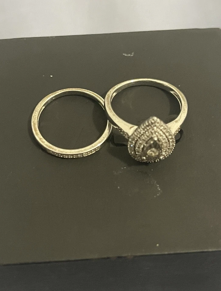 1/4 CT. T.W. Juego nupcial con marco doble de diamantes en forma de pera en plata de ley #5 Foto 3 de 3