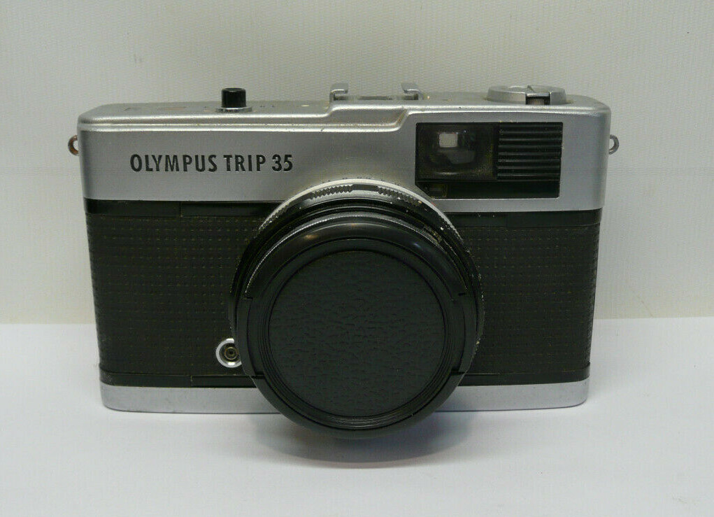 本日で販売一時停止OLYMPIS TRIP 35 首掛けストラップ付き Accessories for the Olympus Trip 35 - Lens Cap - Wrist Strap