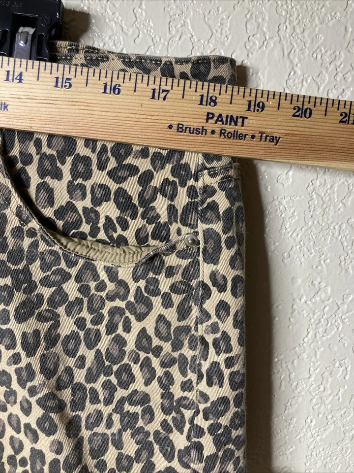 Pantalones Cortos De Colección Rue 21 Estampado Animal Corte Cheeky Para Mujer Talla 18 Tiro Alto Foto 4 de 4