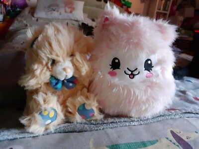 Zwei mittelgroße Plüschtiere, Pikmi Pops und PMS Teddybär
