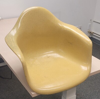 Vintage HERMAN MILLER Shell Chair  EAMES era