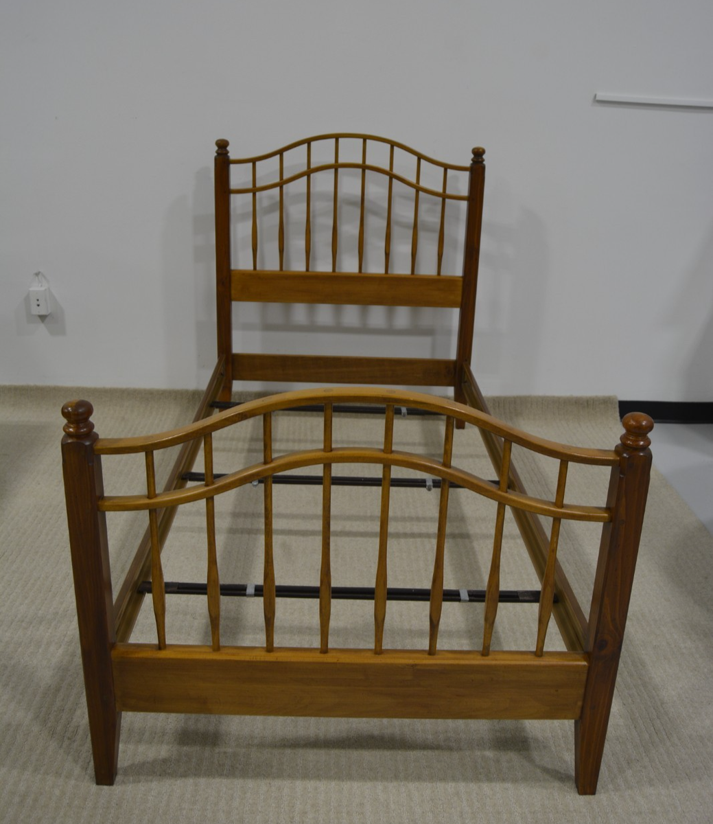 Ethan Allen Country Craftsman Twin Pine Windsor Bed #19-56213 #219