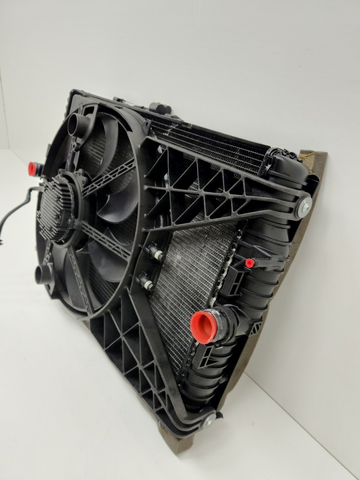 2015-2016 MCLAREN 650S SPIDER LEFT SIDE ENGINE RADIATOR COOLING FAN CONDENSER 