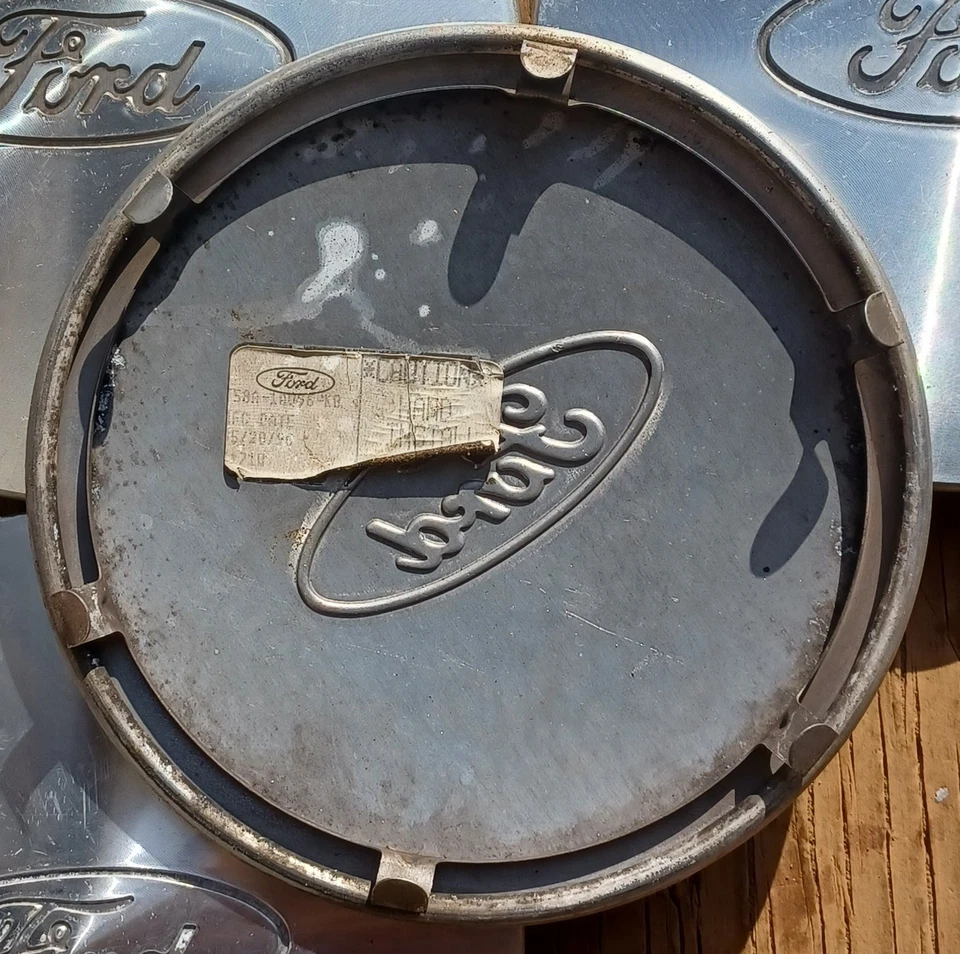 Juego de 4 tapas centrales Ford Crown Victoria Taurus, 1995-1999, p/n F58A 1A096 KB S2 Foto 3 de 3