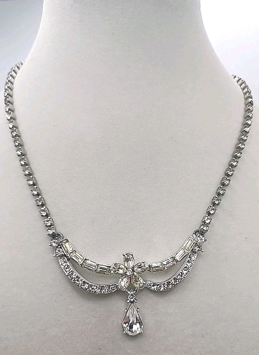 Vintage Mid Century Rhinestone Ornate Choker Necklace W/Rhinestone  Flower 16.5