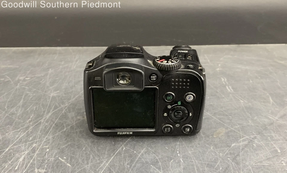 Fujifilm FinePix S700 7.1MP Digital Camera - Parts - Image 3 of 4