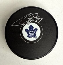 Auston Matthews Signed Toronto Maple Leafs Hockey Puck Fanatics XP14262405