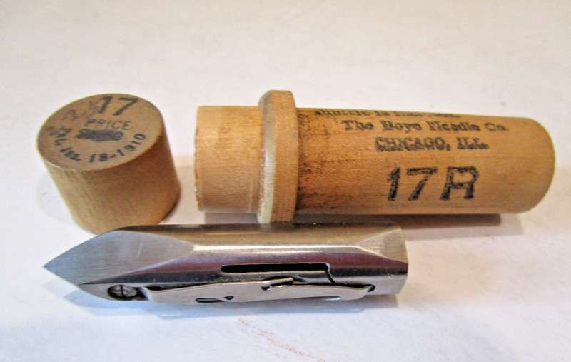 "Boye" Shuttle with Wood Tube #17R for Vintage Sewing Machine