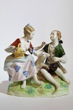 Antica statuina in porcellana Capodimonte – scena galante con coppia e pecora 