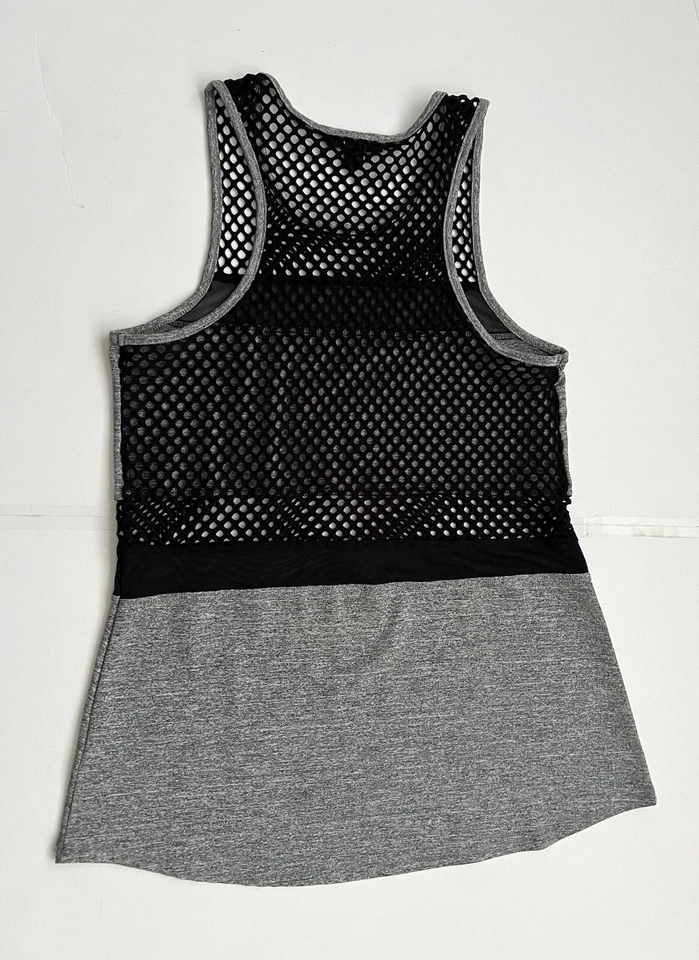 Camiseta sin mangas Material Girl Active Racerback para mujer gris y negra talla L Foto 4 de 4