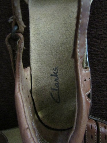 Clarks Mary Jane Flat Brown Shoes Size 7 - Picture 2 of 3
