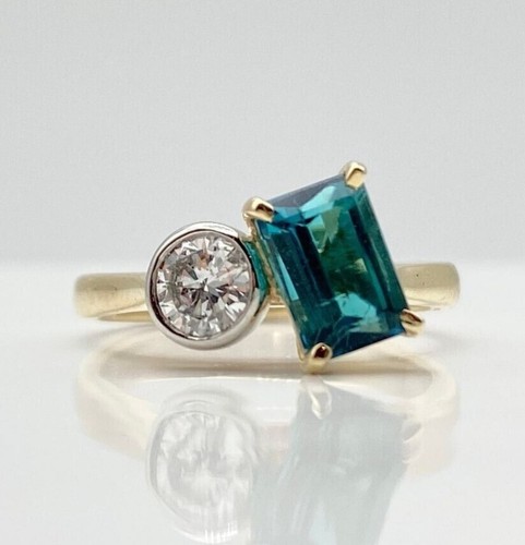 Anillo de compromiso de zafiro verde azulado conjunto de bisel redondo y anillo de diamantes de zafiro esmeralda - Imagen 1 de 6