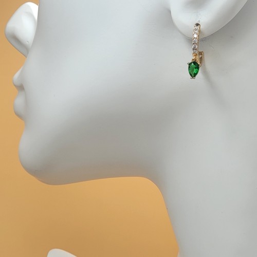 Pendientes de aro pequeños para mujer enchapados en oro de 18k cristales verdes. Oro Laminado - Imagen 2 de 6