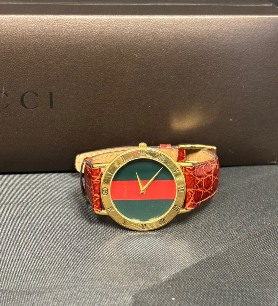 GUCCI 腕時計 3000.2.M Gucci 3000.2.M Red Green Stripe Dial Gold Plated Case Leather Band