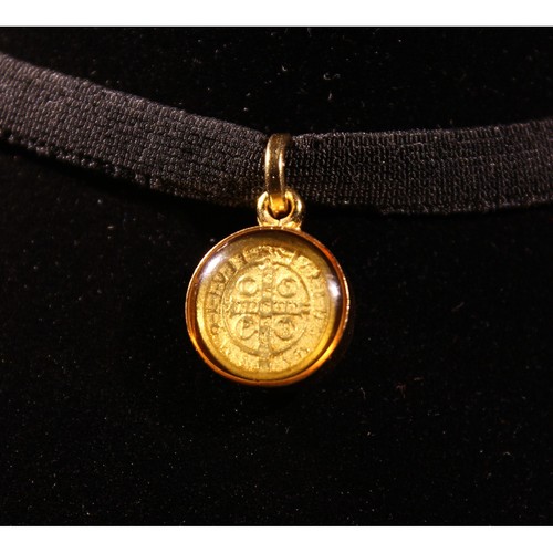 VSA-Virgins Saints And Angels Picoolo Peace of Mind. St Benedict Charm choker