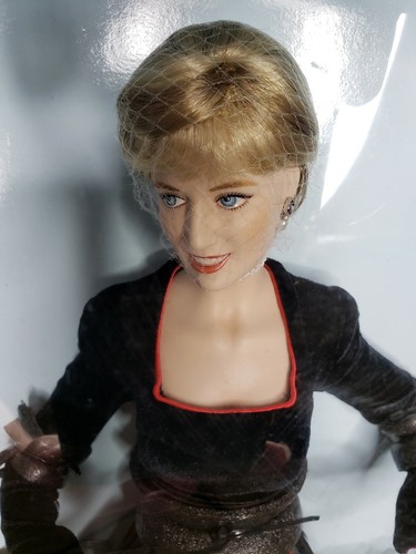 NUEVO EN CAJA FRANKLIN COMO NUEVO Princesa Diana Muñeca Porcelana Tafetán Vestido a Cuadros. - Imagen 2 de 6