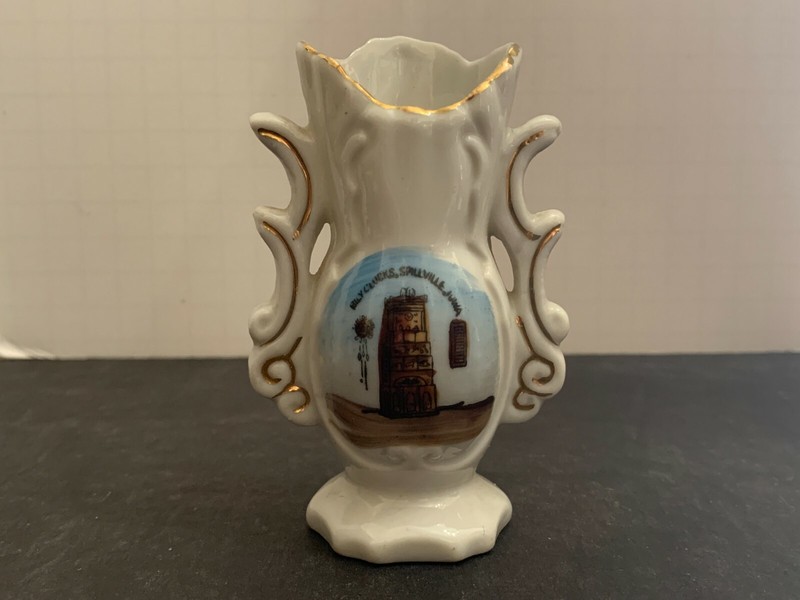 Vintage c.1930's Bily Clocks Spillville Iowa Souvenir Vase Made in Japan
