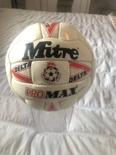 FA of wales Cup Final Match Ball Barry Town v Cardiff City - Bild 1 von 2