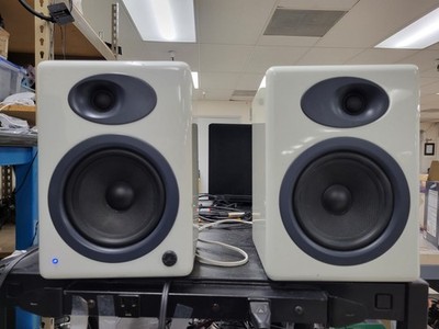 Audioengine A5 Classic Powered White Bookshelf Speakers Set | SPK920