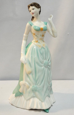 Royal Doulton Classics GILLIAN HN 4404 Victorian Figurine 8'' Tall