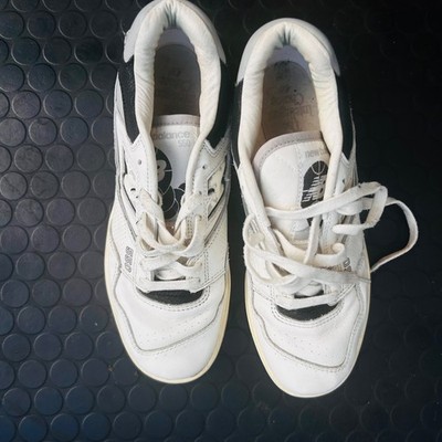   New Balance 550 Vintage White/Black Sneakers mit auffälligem Retr