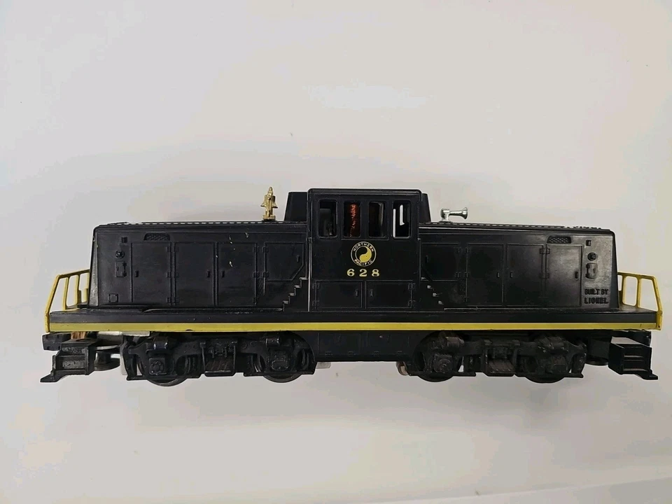 Lionel Postwar O Gauge 628 Northern Pacific 44-Ton Diesel Switcher  - Image 2 of 4