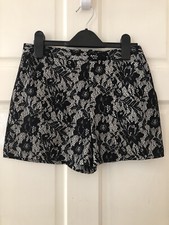 GORGEOUS ATMOSPHERE SIZE 8 CASUAL LACE LOOK SHORTS BLACK WHITE FLORAL