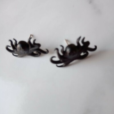 Oktopus Ohrstecker schwarzes Meerungeheuer Tiermotiv Emo Goth Schmuck neu UK