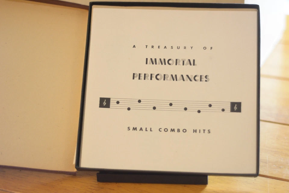TREASURY OF IMMORTAL PERFORMACNES "SMALL COMBO HITS" 45RPM 7" [3 RECORD BOX SET] Foto 4 de 4