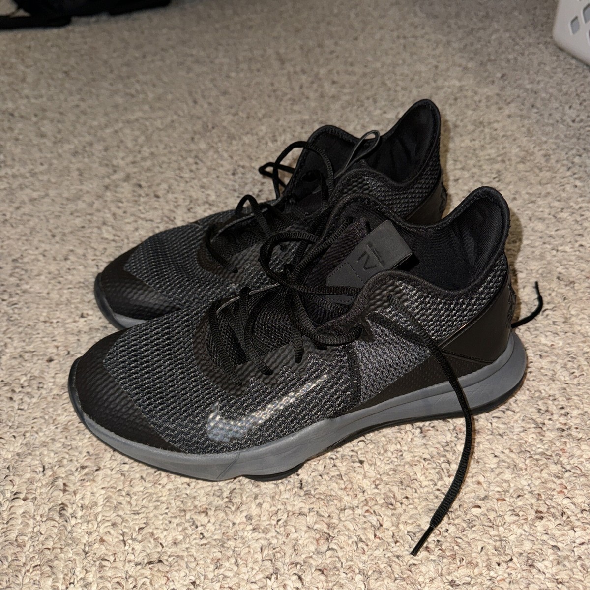 LeBron Witness 5 Shoes Size 11 Nike Lebron James Witness V 5 Grinch Mens Size 11 Lime Glow  main image 2