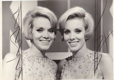 ALICE & ELLEN KESSLER 24 ORIGINAL PHOTOS FROM OLD PRESS ARCHIVE Ca.1965