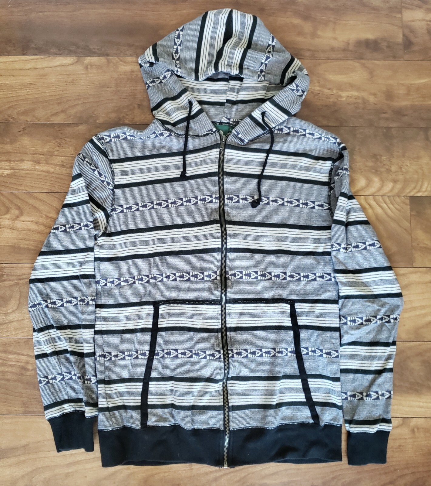 Urban Outfitters Men's Large Native Print Zip H… Gem