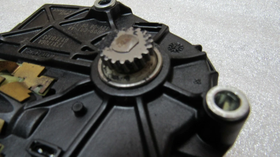 2009-2013 BMW E90 E92 M3 & 335i 330i 328i 325i SUNROOF MOTOR UNIT OEM A10272 B47 - Image 3 of 4