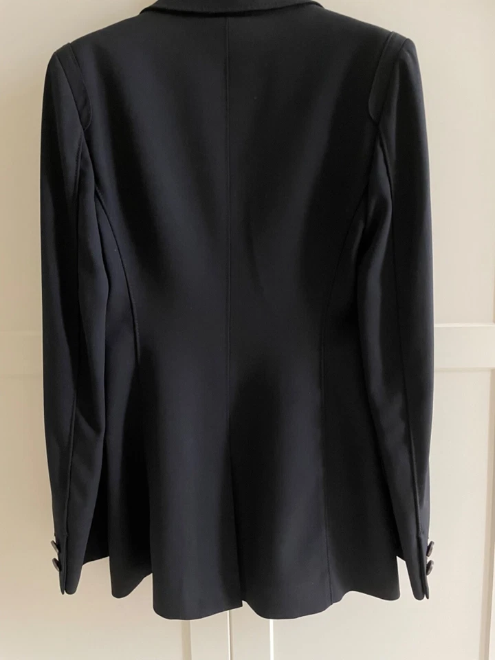 CHAQUETA PRADA TRES BOTONES, DOS BOLSILLOS DELANTEROS AJUSTADOS LANA talla EU 38 US XS Foto 2 de 4