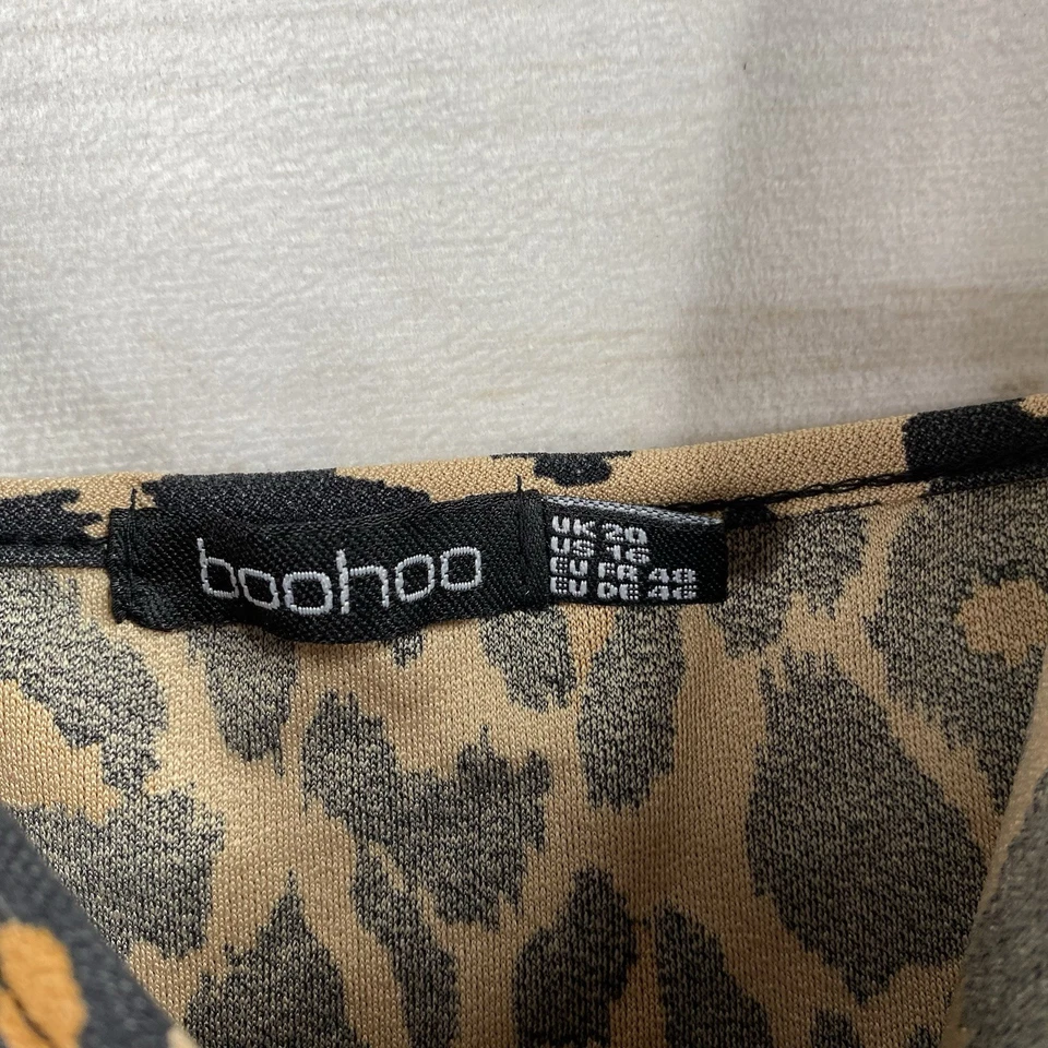 Boohoo Mameluco Corto Mujer 16 Estampado Animal Guepardo Shortall Sin Mangas Imitación Envoltura Foto 3 de 4