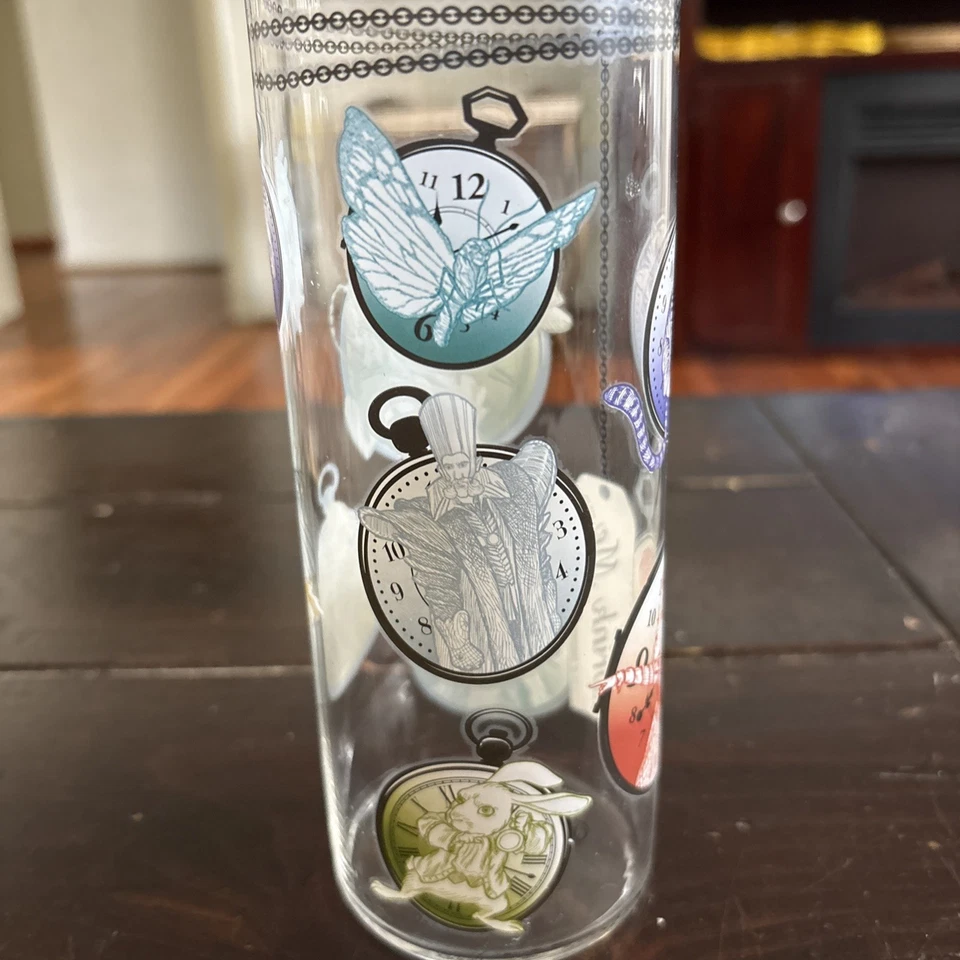 迪士尼玻璃水壶带盖“Drink Me”爱丽丝透过镜子。 全新 — 第 4/4 张图片