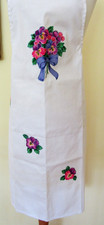 NWOT WHITE FLORAL KITCHEN APRON 100 COTTON
