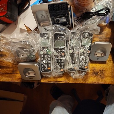 ATT bl102-4 four handset answering system with smart call blocker DECT 6.0 phone