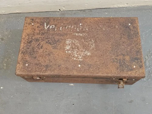 WW2 ORIGINAL EMPTY MILITARY GERMAN METAL BOX: First Aid Box ( Verbandkasten ).