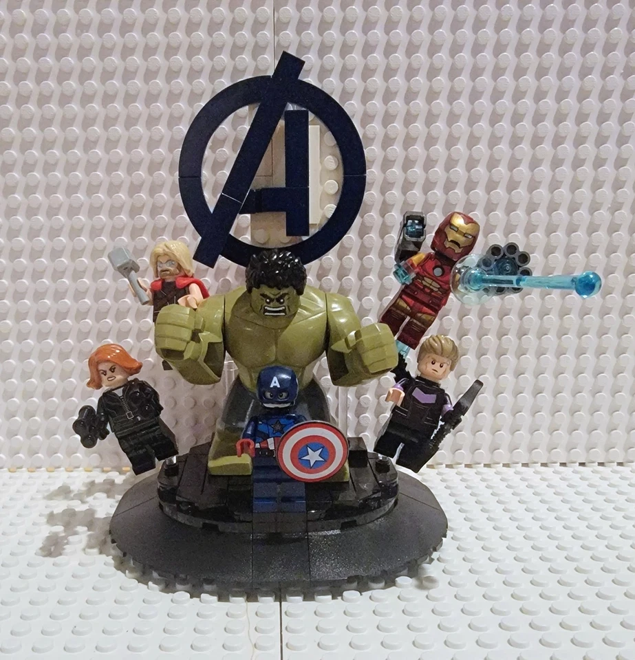 LEGO® Avengers NEW Hulk Iron Man Thor Black Widow Captain America w/display - Image 4 of 4
