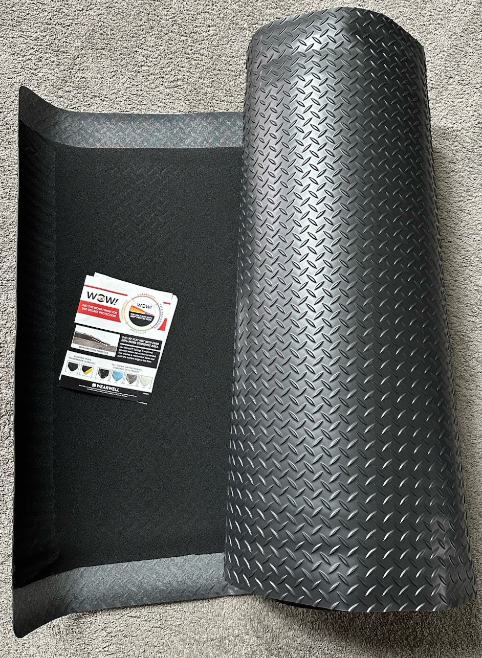 Wearwell 4ftx16ft Black Diamond-Plate SpongeCote UltraSoft Mat