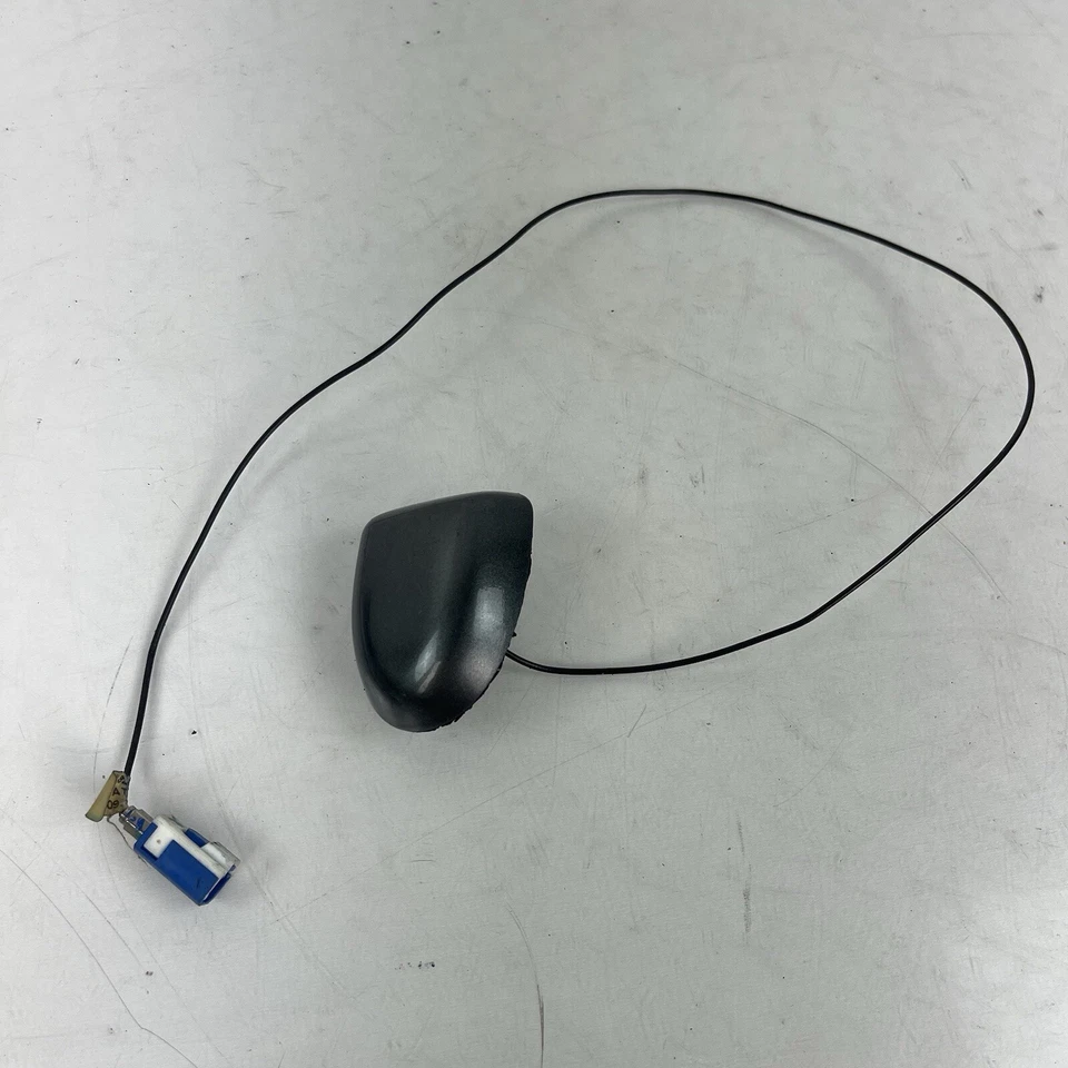 2004-2011 Mercedes W219 CLS550 E320 Rear Trunk GPS Sirius Satellite Antenna OEM - Image 2 of 4