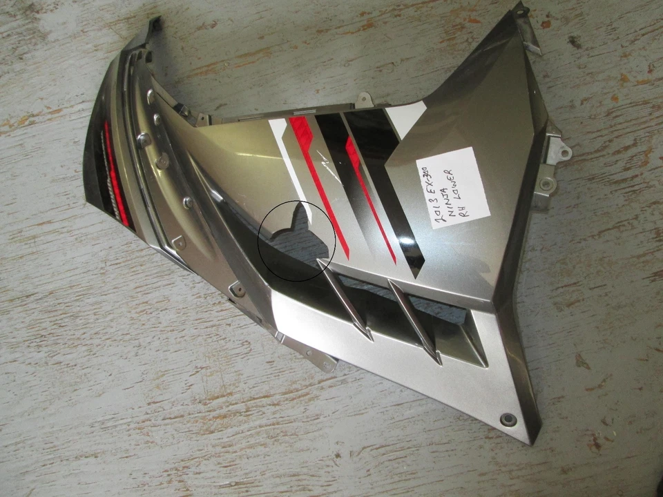 Carenado derecho Kawasaki EX-300 2013 Ninja panel fundición # 55028-0417 Foto 4 de 4