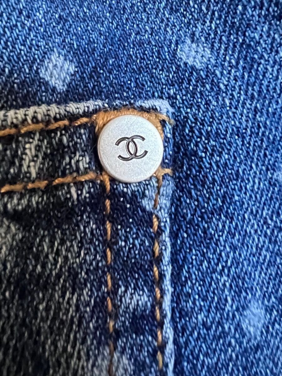 Chanel 23P NEW TAGS BLUE CC LOGO JEANS PANTS CC button CC Chanel 23P NEW TAGS BLUE CC LOGO JEANS PANTS CC button CC